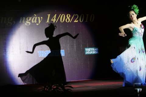 Nguyễn Thanh Huyền vinh danh Người đẹp tài năng - 4 Nguyễn Thanh Huyền vinh danh Người đẹp tài năng - 4