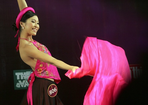 Nguyễn Thanh Huyền vinh danh Người đẹp tài năng - 15 Nguyễn Thanh Huyền vinh danh Người đẹp tài năng - 15