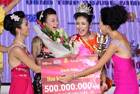 Khi vương miện xướng tên Đặng Thị Ngọc Hân…  - 4