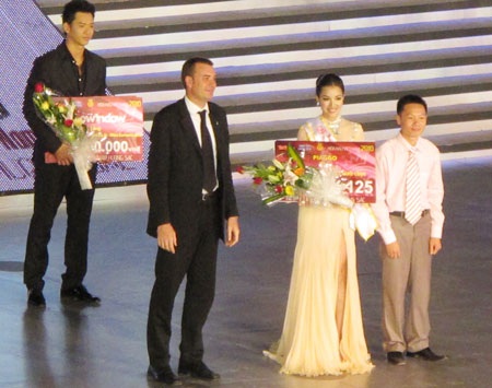 Tiếp cận “Người đẹp được yêu thích nhất” trong đêm chung kết - 1 Tiếp cận “Người đẹp được yêu thích nhất” trong đêm chung kết - 1