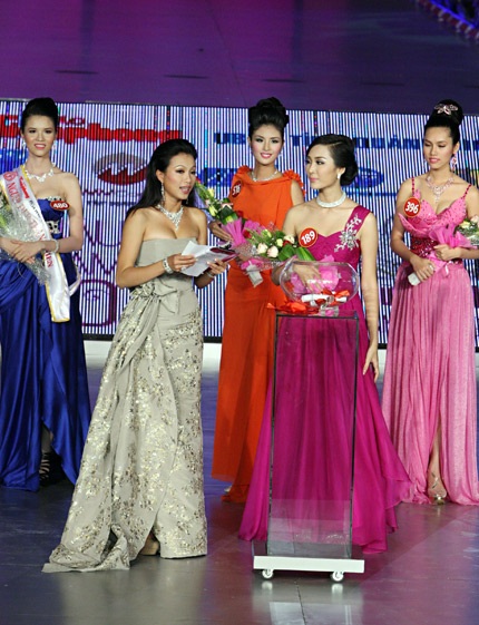 Người đẹp Hà Nội đăng quang HHVN 2010 - 12