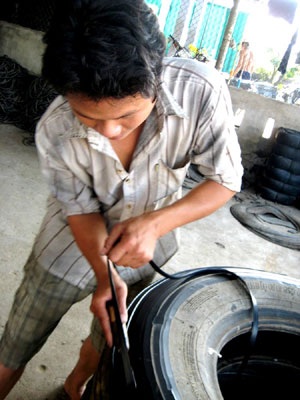 Làng “xẻ thịt” lốp xe - 3 Làng “xẻ thịt” lốp xe - 3