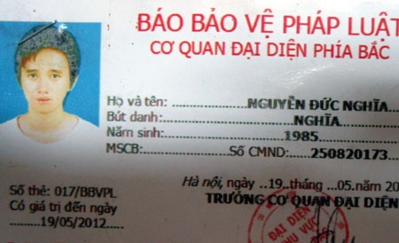 Hà Nội: Làm giả thẻ nhà báo để lừa đảo “chạy” trường - 1