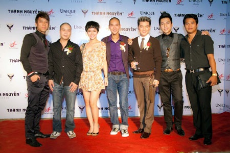 Đàm Vĩnh Hưng “mở hàng” cho Thành Nguyễn Studio - 6 Đàm Vĩnh Hưng “mở hàng” cho Thành Nguyễn Studio - 6