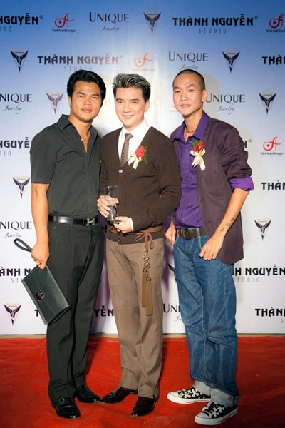 Đàm Vĩnh Hưng “mở hàng” cho Thành Nguyễn Studio - 3 Đàm Vĩnh Hưng “mở hàng” cho Thành Nguyễn Studio - 3