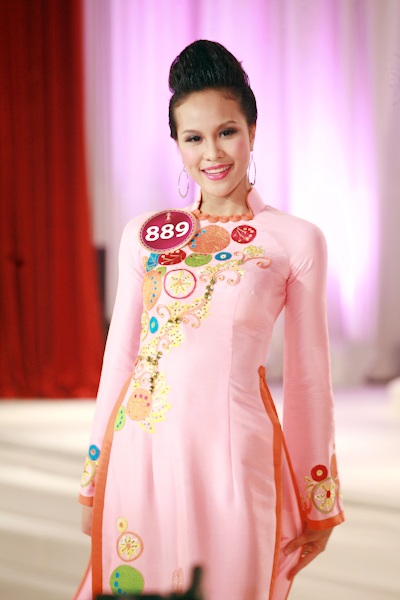 Người đẹp Áo dài Phạm Thị Thùy Linh tự hào về quốc phục - 3 Người đẹp Áo dài Phạm Thị Thùy Linh tự hào về quốc phục - 3