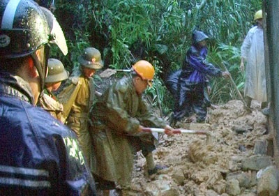 Lở đất nghiêm trọng, ít nhất 3 người chết - 2 Lở đất nghiêm trọng, ít nhất 3 người chết - 2