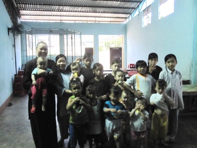 “Người mẹ” đặc biệt của 32 cô nhi - 1 “Người mẹ” đặc biệt của 32 cô nhi - 1