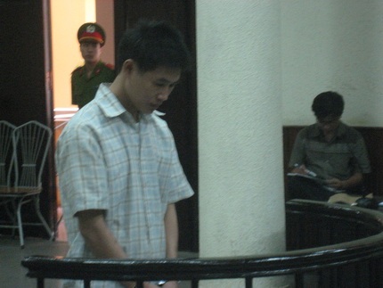 Đâm chết hàng xóm, lĩnh 20 năm tù - 1