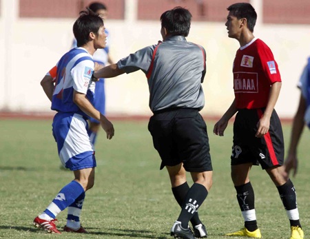 Tuyển thủ Lê Tấn Tài lĩnh án treo giò - 1