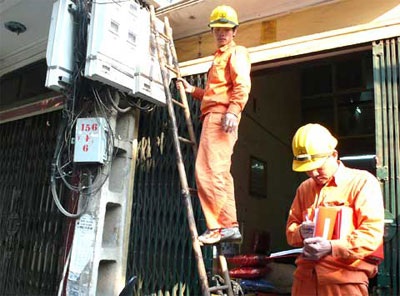 “Không thể tăng giá điện để có đủ tiền đầu tư” - 1