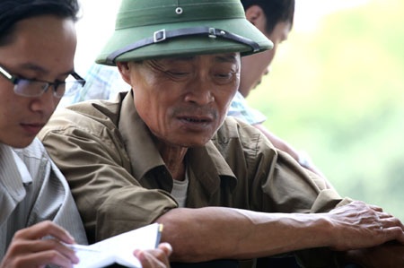 Tìm thấy thi thể thuyền trưởng vụ chìm xà lan trên sông Đuống - 2 Tìm thấy thi thể thuyền trưởng vụ chìm xà lan trên sông Đuống - 2