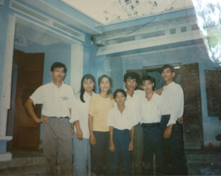 Ông trưởng thôn 15 năm nuôi 17 học trò nghèo - 1 Ông trưởng thôn 15 năm nuôi 17 học trò nghèo - 1