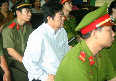 Nguyên Chủ tịch huyện Hóc Môn lĩnh 26 năm tù - 1 Nguyên Chủ tịch huyện Hóc Môn lĩnh 26 năm tù - 1