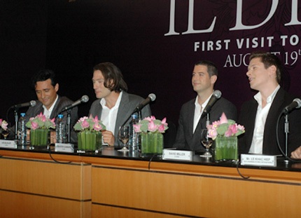 Nhóm Il Divo: “Hát cho Hoa hậu thì phải đẹp hơn” - 3 Nhóm Il Divo: “Hát cho Hoa hậu thì phải đẹp hơn” - 3