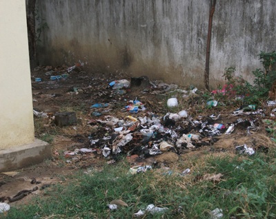 Bệnh viện Nam Đàn xử lý những bãi rác thải “rùng mình” - 1 Bệnh viện Nam Đàn xử lý những bãi rác thải “rùng mình” - 1