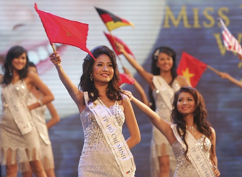 Lưu Thị Diễm Hương đăng quang HHTGNV 2010 - 6