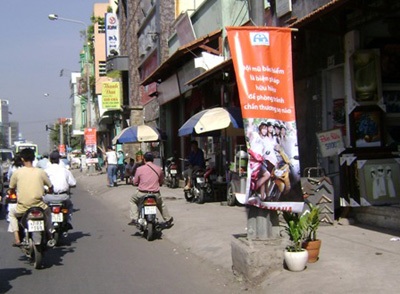 TPHCM: Tạm ngưng cấp phép treo băng-rôn - 1