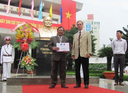 Tiếp nhận nhiều tư liệu quý về cuộc đời Bác Tôn - 1 Tiếp nhận nhiều tư liệu quý về cuộc đời Bác Tôn - 1