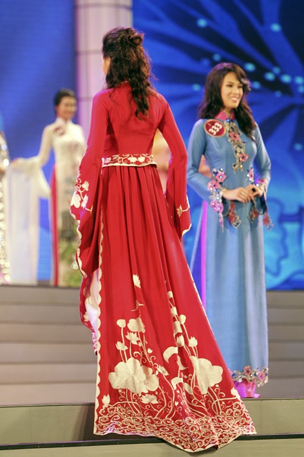 Những hình ảnh đẹp nhất trong đêm chung kết HHTGNV 2010 - 16 Những hình ảnh đẹp nhất trong đêm chung kết HHTGNV 2010 - 16