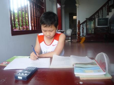 Cậu học sinh lớp 5 đoạt HCV cuộc thi giải Toán qua Internet - 1