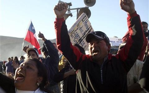 Chile: 33 thợ mỏ vẫn sống sau 17 ngày mắc kẹt dưới lòng đất - 1 Chile: 33 thợ mỏ vẫn sống sau 17 ngày mắc kẹt dưới lòng đất - 1
