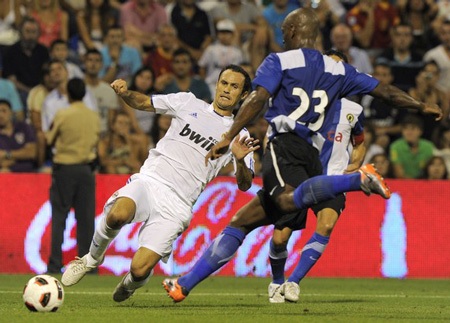 Benzema tỏa sáng, Real Madrid đánh bại Hercules - 2