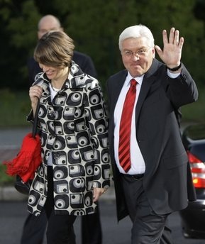 Cựu ngoại trưởng Đức tặng thận cho vợ - 1 Cựu ngoại trưởng Đức tặng thận cho vợ - 1