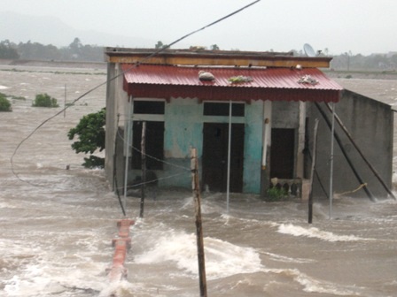 Bão số 3 đổ bộ, đã có thiệt hại về người - 13