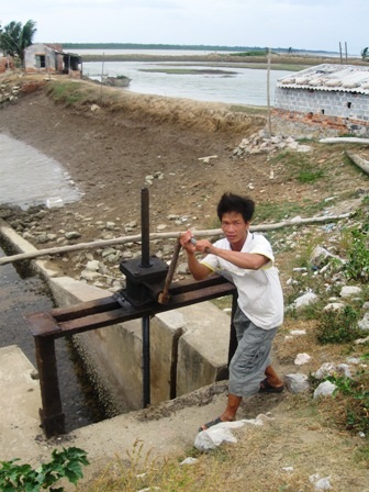 Bão “rình rập”, các địa phương khẩn trương phòng chống - 2