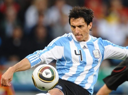 Chelsea nhắm Burdisso thay thế Carvalho - 1 Chelsea nhắm Burdisso thay thế Carvalho - 1