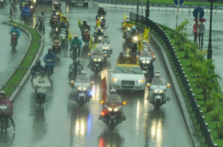 Ấn tượng Hà Nội T&T, Cúp và…mưa - 10