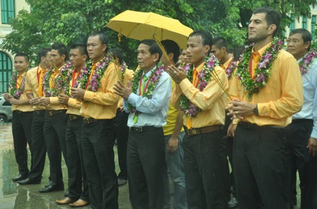 Ấn tượng Hà Nội T&T, Cúp và…mưa - 12