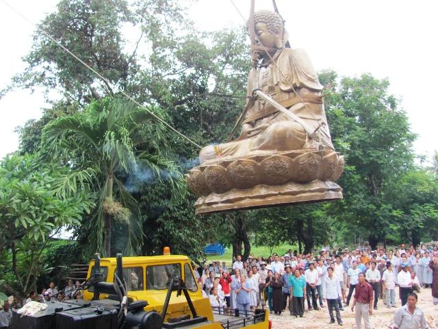 Cung đón tượng Phật Thích Ca Mâu Ni lớn nhất miền Trung - 2 Cung đón tượng Phật Thích Ca Mâu Ni lớn nhất miền Trung - 2
