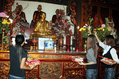 Rưng rưng ngày báo hiếu mẹ cha - 1