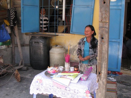 Làng chài cạn nước mắt ngóng tin 10 ngư dân mất tích - 1 Làng chài cạn nước mắt ngóng tin 10 ngư dân mất tích - 1