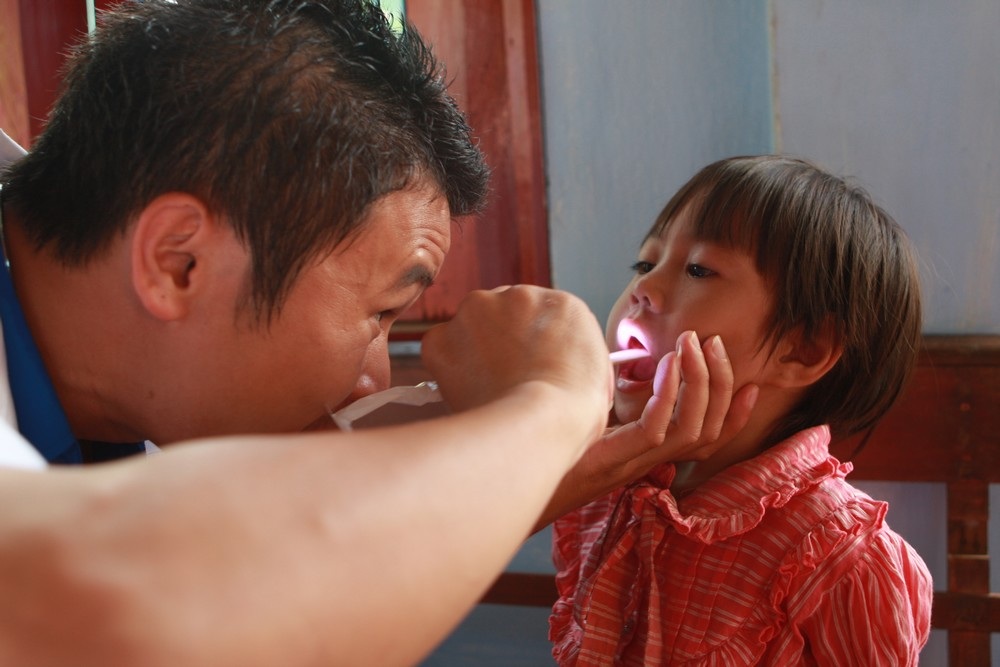 Khám chữa bệnh cho hơn 1.200 người dân Lý Sơn - 1