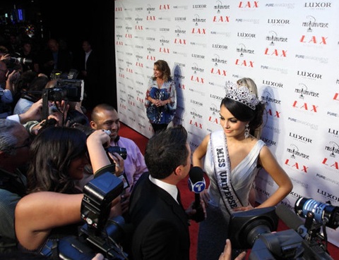 Thêm những hình ảnh đẹp về tân Hoa hậu Hoàn vũ - 29 Thêm những hình ảnh đẹp về tân Hoa hậu Hoàn vũ - 29