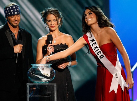 Thêm những hình ảnh đẹp về tân Hoa hậu Hoàn vũ - 14 Thêm những hình ảnh đẹp về tân Hoa hậu Hoàn vũ - 14