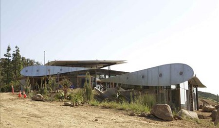 Khám phá biệt thự được xây từ máy bay Boeing 747 - 1