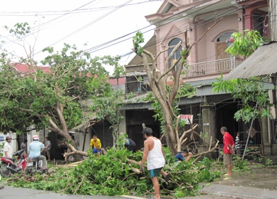 Người chết, nhà cửa tàu thuyền tan nát sau bão - 3