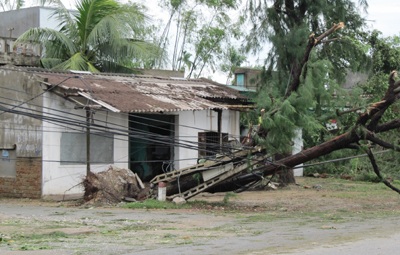 Người chết, nhà cửa tàu thuyền tan nát sau bão - 4