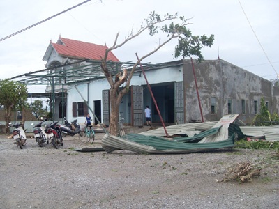 Người chết, nhà cửa tàu thuyền tan nát sau bão - 9