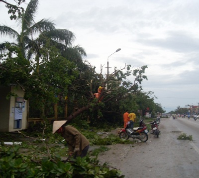 Người chết, nhà cửa tàu thuyền tan nát sau bão - 12