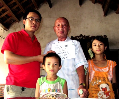 Quà Nhân ái đến với người thương binh mang bệnh K  - 1