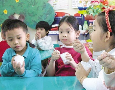 Chống biếng ăn bằng… sữa chua - 1 Chống biếng ăn bằng… sữa chua - 1