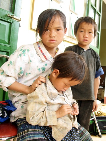 Những mảnh đời không nơi nương tựa sau lở núi ở Mù Cang Chải - 1 Những mảnh đời không nơi nương tựa sau lở núi ở Mù Cang Chải - 1