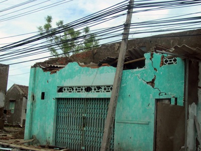 Ngỡ ngàng trước “binh đoàn xe bò” dọn bão - 1 Ngỡ ngàng trước “binh đoàn xe bò” dọn bão - 1