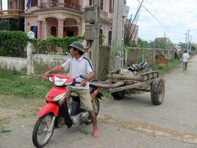 Ngỡ ngàng trước “binh đoàn xe bò” dọn bão - 8 Ngỡ ngàng trước “binh đoàn xe bò” dọn bão - 8