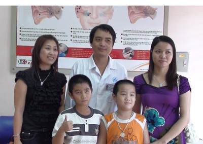 Chuyện kể cặp tai điếc lần đầu tiên nghe được âm thanh - 2 Chuyện kể cặp tai điếc lần đầu tiên nghe được âm thanh - 2